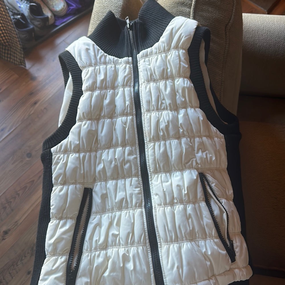 Worn a few times, in great condition!